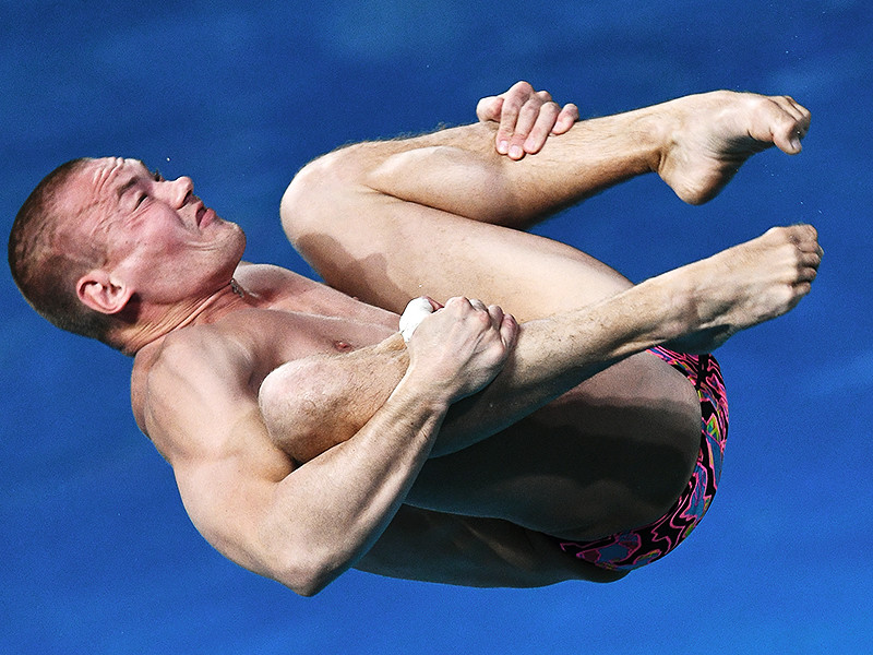 В олимпийском турнире по прыжкам в воду с трехметрового трамплина в Рио-де-Жанейро россиянин Евгений Кузнецов остановился в шаге от пьедестала, набрав за шесть прыжков 481,35 балла