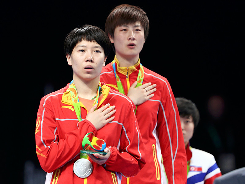 В китайском финале олимпийского турнира по настольному теннису в одиночном разряде представительница Поднебесной Дин Нин со счетом 4-3 одолела свою соотечественницу Ли Сяося и стала двукратной олимпийской чемпионкой