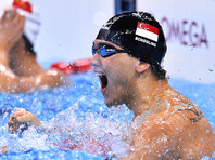Сингапурец Джозеф Скулинг оказался самым быстрым в финальном заплыве на дистанции 100 метров баттерфляем на Олимпиаде 2016 года в Рио-де-Жанейро, принеся своей стране первое в истории олимпийское золото