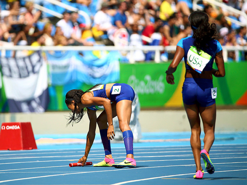 Американки прошли в финал эстафеты 4х100, получив второй шанс после потери палочки
