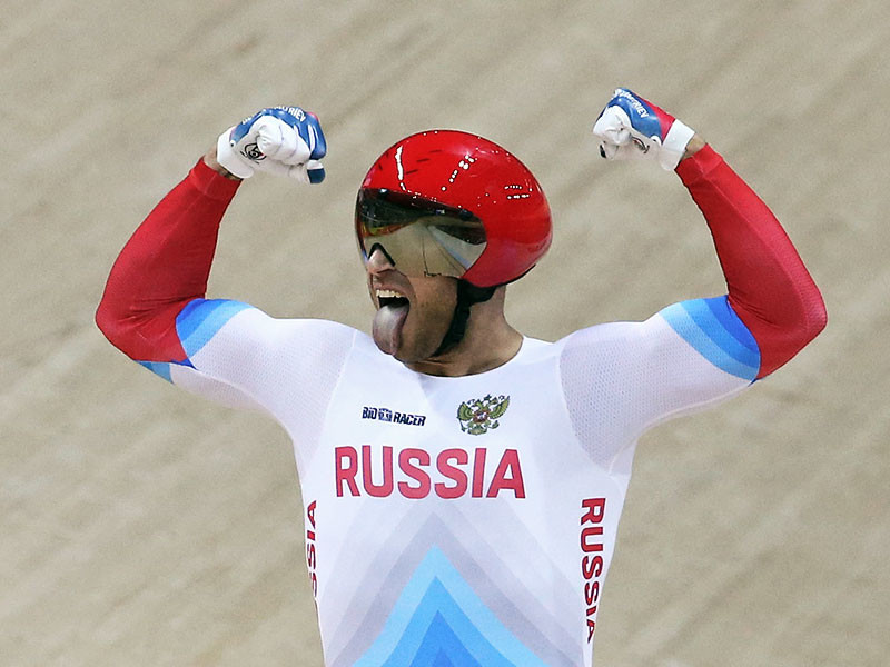 Российский велогонщик Денис Дмитриев в Рио-де-Жанейро завоевал бронзу в олимпийском индивидуальном турнире по велоспорту на треке, принеся сборной России 29-ю награду на Играх-2016