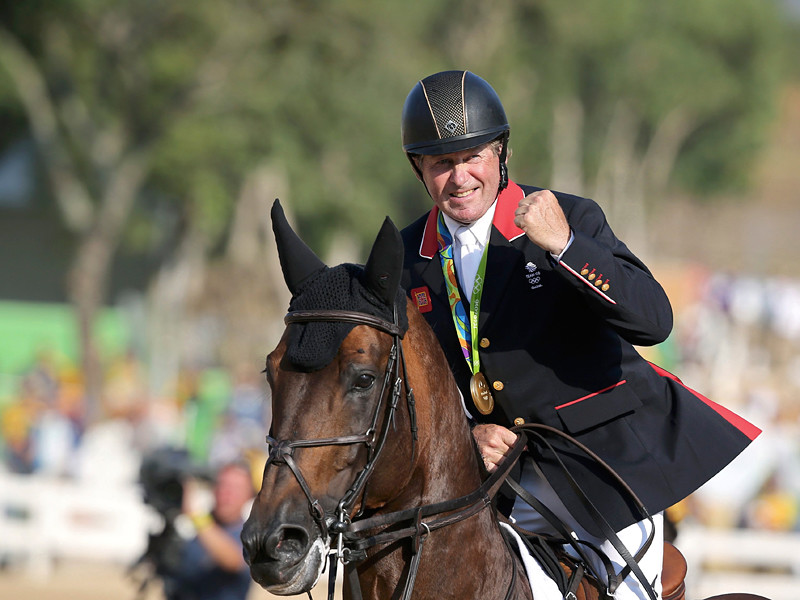 Британец Ник Скелтон на лошади по кличке Биг Стар стал обладателем золотой медали в личном первенстве по конкуру на соревнованиях по конному спорту на Олимпийских играх в Рио-де-Жанейро