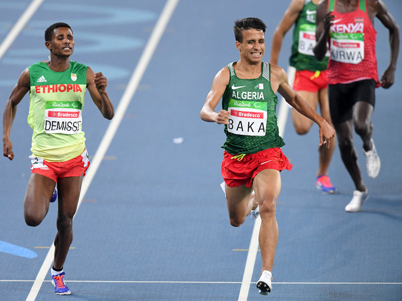 Четверо паралимпийцев пробежали 1500 метров быстрее олимпийского чемпиона