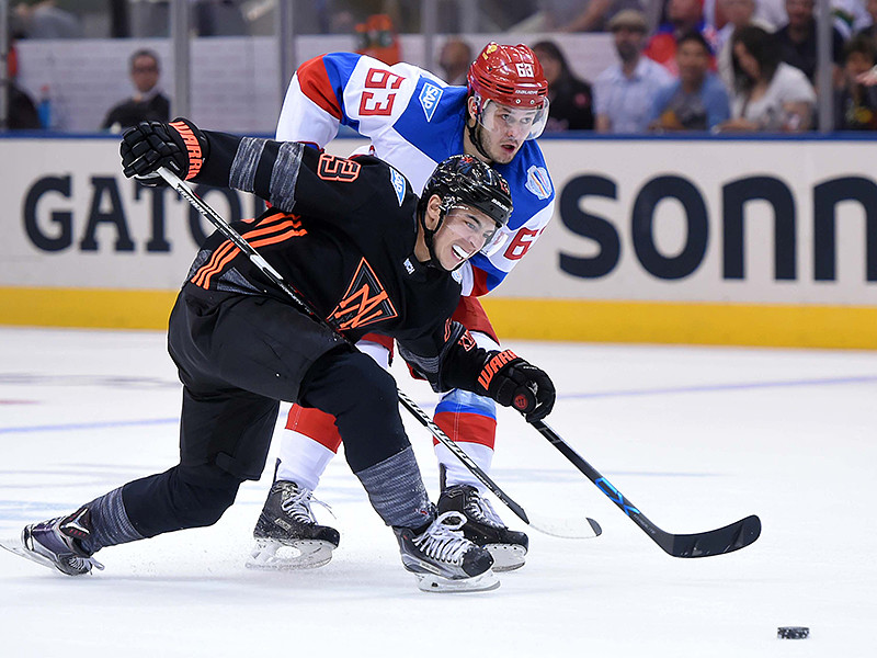 Сборная России во втором туре группового этапа Кубка мира по хоккею со счетом 4:3 обыграла молодую команду Северной Америки. Пропустив первыми, россияне забросили четыре шайбы во втором периоде, что предопределило исход встречи