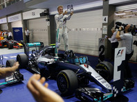 Росберг победил в Сингапуре и вновь стал лидером сезона в "Формуле-1"