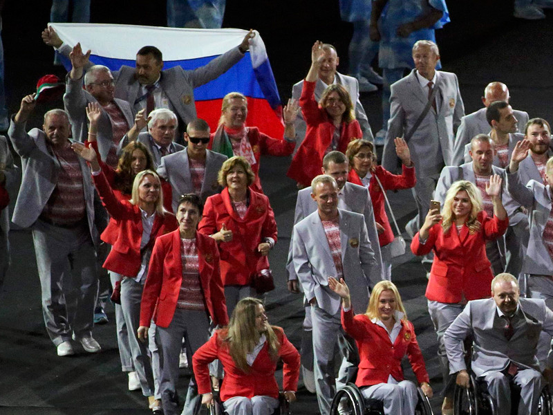 Белорусские паралимпийцы продемонстрировали флаг России в знак солидарности с отстраненными от Игр спортменами