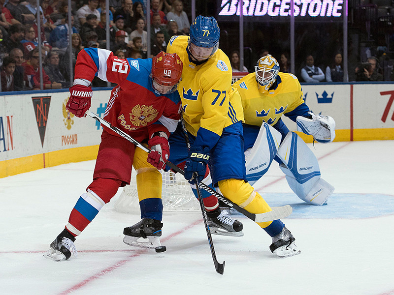 Российские хоккеисты проиграли шведам на старте Кубка мира