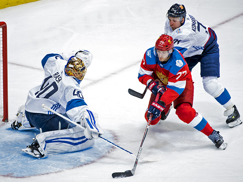 Сборная России обыграла команду Финляндии в заключительном матче группового этапа Кубка мира по хоккею, который проходит в эти дни в Торонто, и вышла в полуфинал турнира