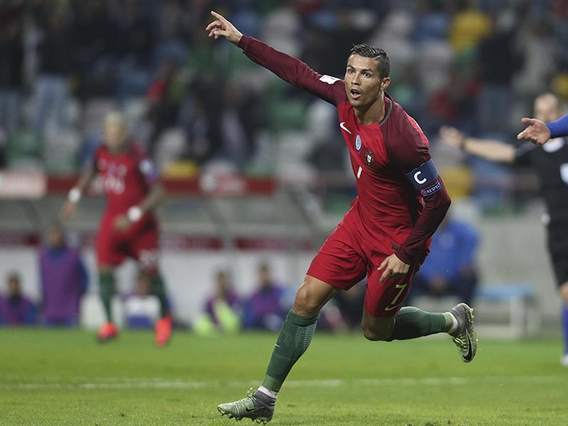 Роналду впервые забил четыре мяча в одном матче за сборную Португалии