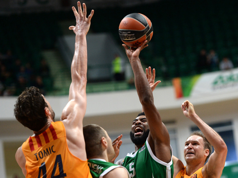УНИКС уступил "Барселоне" в баскетбольной Евролиге, провалив заключительную четверть