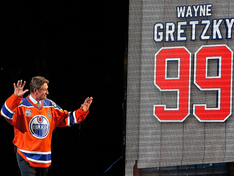Легендарный канадский хоккеист Уэйн Гретцки сыграл в товарищеском матче ветеранов впервые с 2003 года