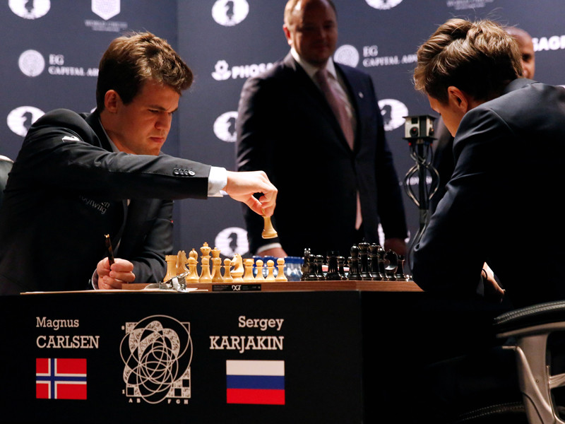 В первой партии за шахматную корону Карлсен и Карякин сильнейшего не выявили