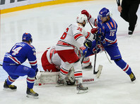 Петербургский СКА прервал свою победную серию в регулярном чемпионате Континентальной хоккейной лиги (КХЛ), уступив на своем льду екатеринбургскому "Автомобилисту" со счетом 1:2