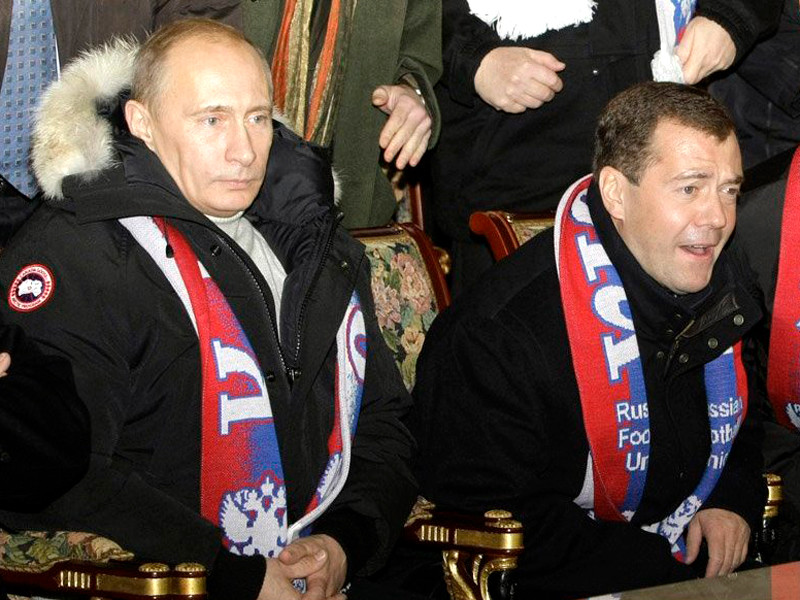 Владимир Путин и Дмитрий Медведев, отборочный матч чемпионата мира по футболу 2010 года между Россией и Германией