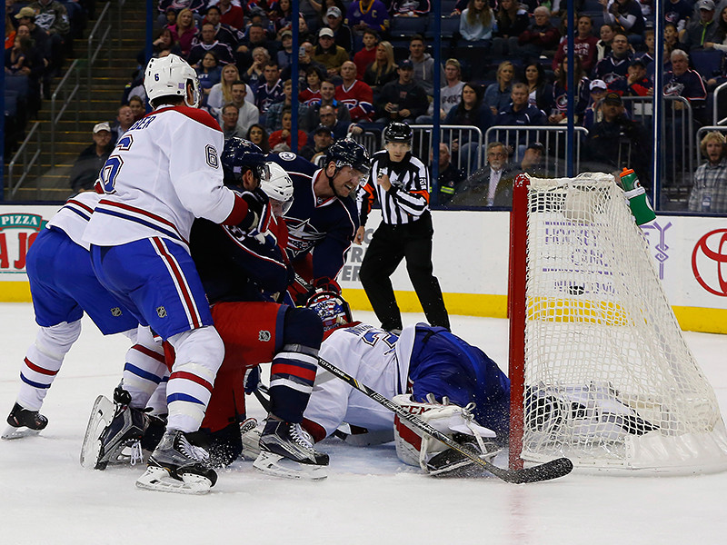 В матче регулярного чемпионата НХЛ "Коламбус Блю Джекетс", играя при своих зрителях, разгромил "Монреаль Канадиенс", забросив ворота соперника десять безответных шайб