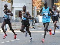 Кенийцы не смогли установить рекорд в марафоне, перепутав поворот в конце забега