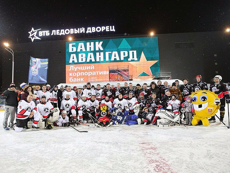 Хоккейная команда "Российская пресса" отпраздновала 15-летие победой в турнире