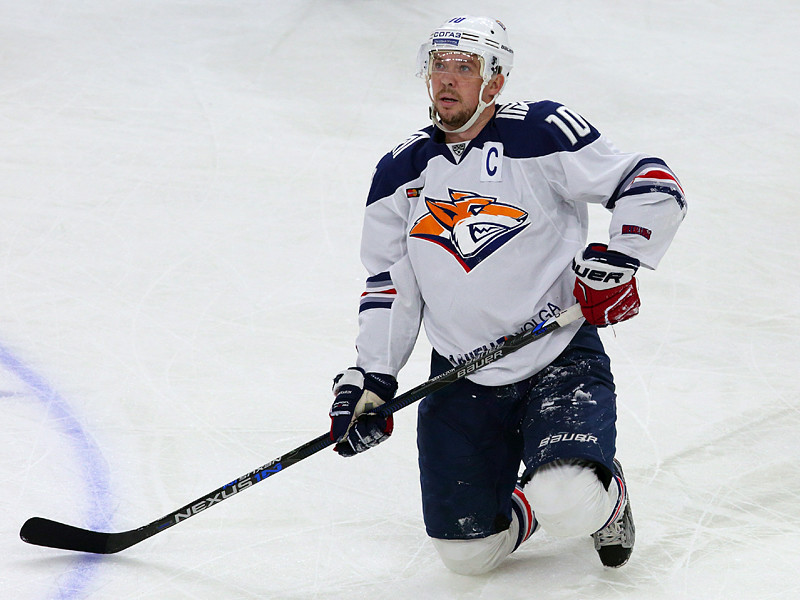 Нападающий магнитогорского "Металлурга" Сергей Мозякин стал лучшим снайпером хоккейного клуба в его истории
