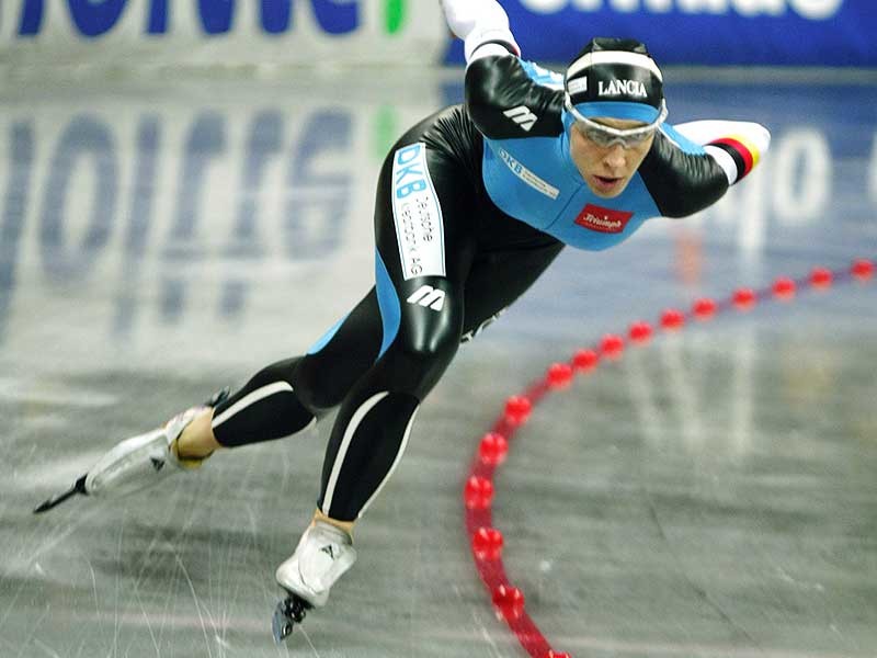 Международный союз конькобежцев (ISU) принял решение перенести финальный этап Кубка мира по конькобежному спорту из Челябинска
