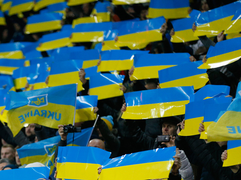 Международная федерация футбола (ФИФА) оштрафовала Федерацию футбола Украины на 56 тысяч евро за нацистские лозунги фанатов национальной сборной, прозвучавшие во время товарищеского матча против Сербии
