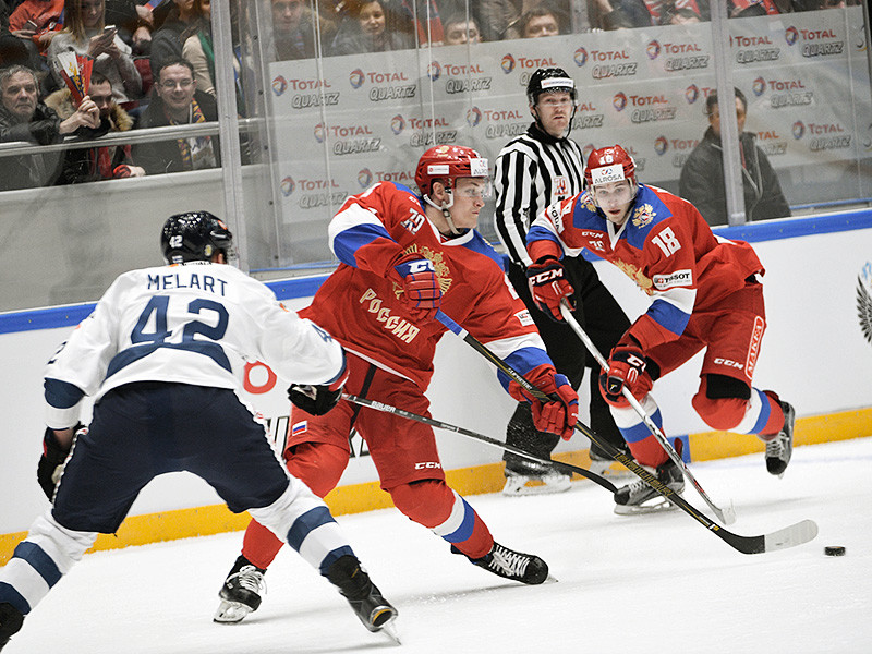 Сборная России по хоккею со счетом 2:1 команду Финляндии в вынесенном матче третьего этапа Евротура, который прошел в четверг в Санкт-Петербурге
