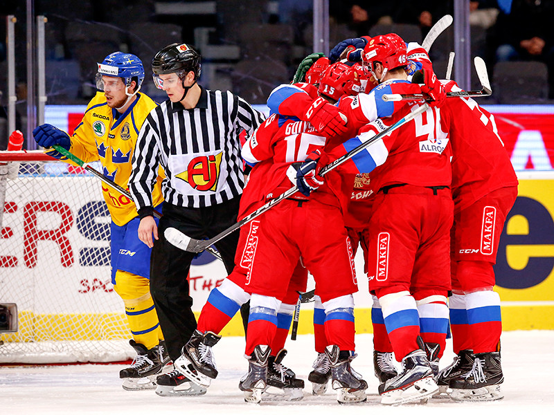 В Гетерборге сборная России по хоккею со счетом 4:2 одержала победу над командой Швеции в матче шведского этапа Евротура