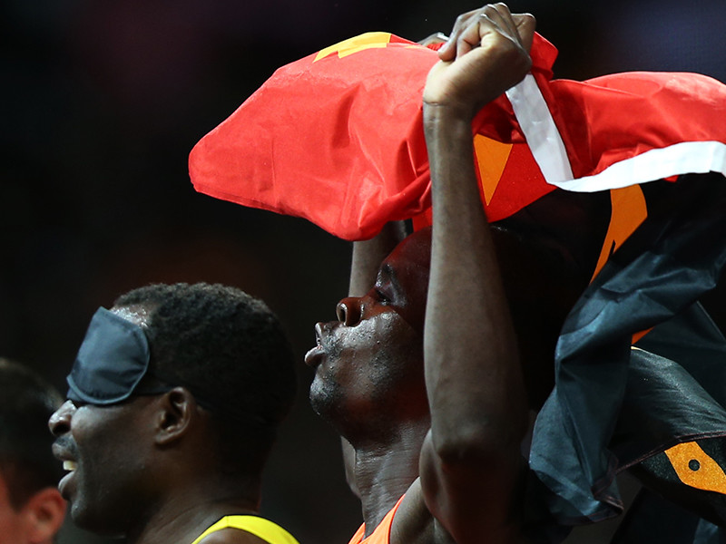 В Анголе перед футбольным матчем в давке погибло 17 человек, но игру не отменили
