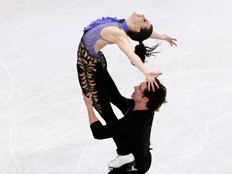 Канадская пара в составе Тессы Вирту и Скотта Моира захватила лидерство на чемпионате мира по фигурному катанию в Хельсинки после рекордного исполнения короткой программы в танцах на льду