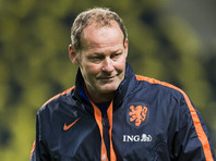 Сборная Голландии по футболу осталась без тренера после фиаско в Софии