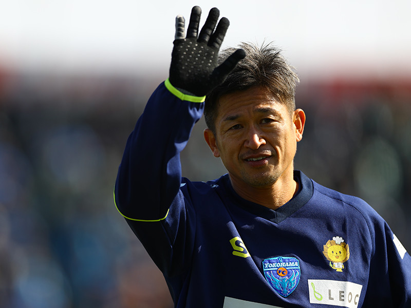 Японец Кадзуеси Миура стал самым возрастным игроком в истории футбола