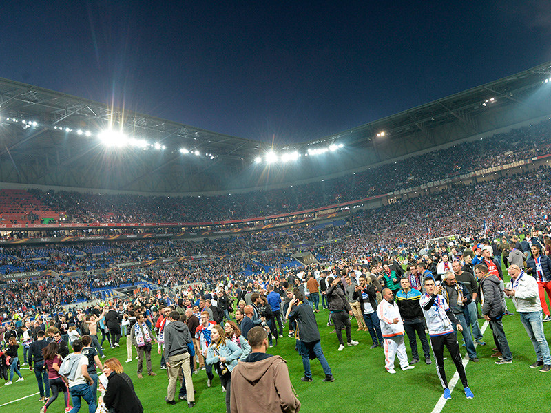 Санкции последовали в связи с инцидентами в первом четвертьфинальном матче Лиги Европы между "Лионом" и "Бешикташем" 13 апреля во Франции