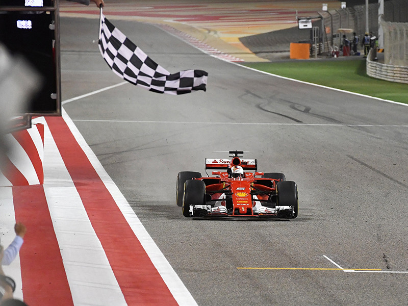 Пилот Ferrari Себастьян Феттель выиграл Гран-при "Формулы-1" в Бахрейне