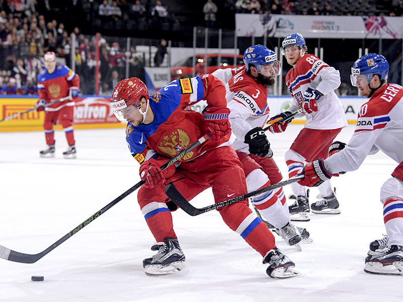 Сборная России по хоккею в четверг преодолела барьер первого раунда плей-офф чемпионата мира по хоккею, который проходит в эти дни в Кельне и Париже
