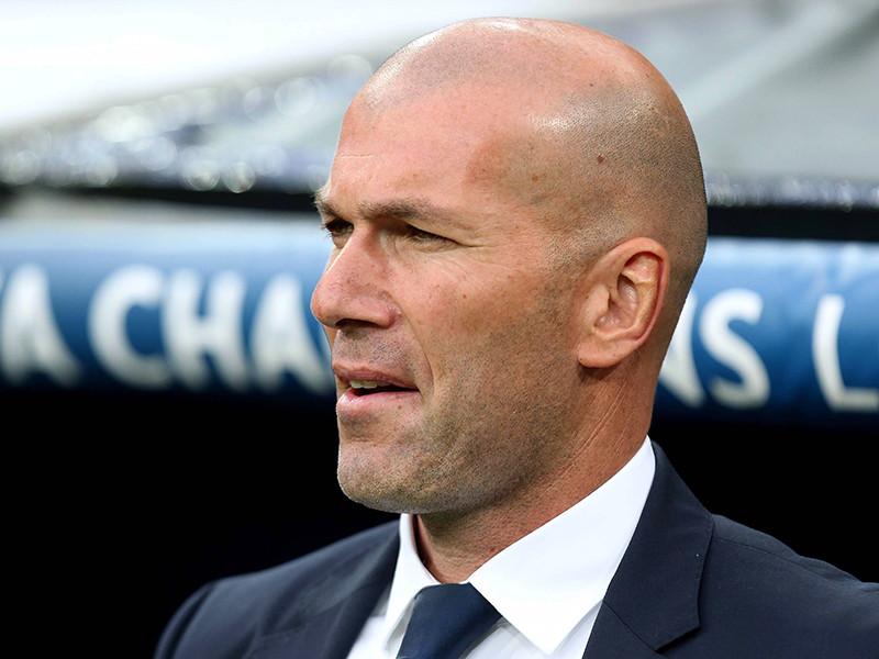 Руководство мадридского футбольного клуба "Реал" намерено продлить соглашение с главным тренером команды Зинедином Зиданом до 2020 года
