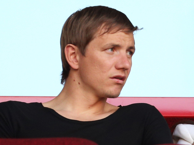 Павлюченко дисквалифицировали на четыре матча за оскорбление Ари