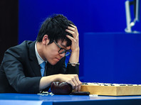 Китаец Кэ Цзе проиграл третий матч компьютерной программе AlphaGo, которая разработана компанией Google DeepMind. В предыдущих двух играх победа также досталась искусственному интеллекту