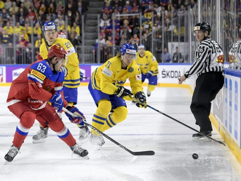 Хоккеисты сборной России в серии буллитов обыграли команду Швеции в своем первом матче на чемпионате мира, который стартовал в пятницу в Кельне и Париже
