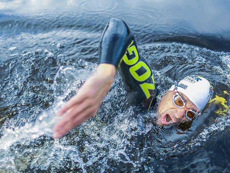 Немецкий спортсмен-экстремал Марко Хенрикс попытается установить мировой рекорд в плавании на открытой воде, проплыв всю Неву от истока до устья за 12 часов


