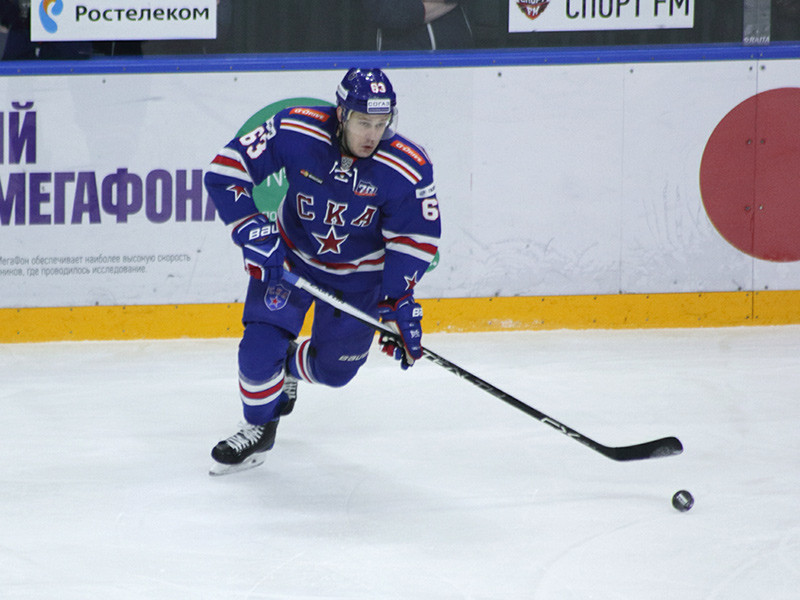 Российский нападающий Евгений Дадонов, защищающий цвета питерского СКА с 2014 года, договорился о подписании контракта с клубом НХЛ "Флорида"