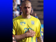 Футболист "Шахтера" во время гимна Украины держался за печень