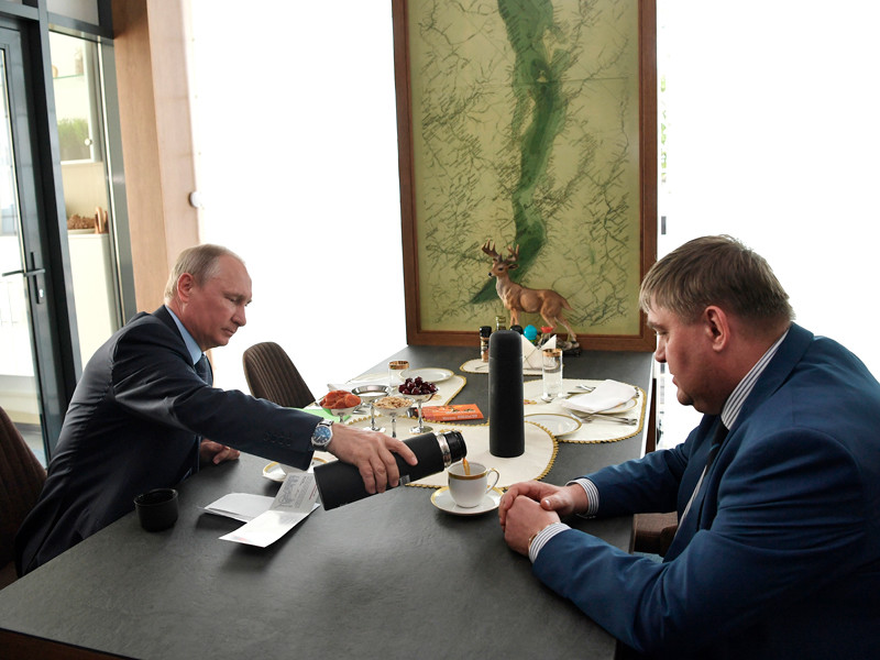 Владимир Путин на встрече с мэром города Черемхово Вадимом Семеновым 