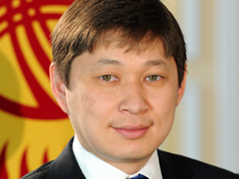 Премьер-министр Киргизии Сапар Исаков отменил матч Кубка Азии по футболу из соображений безопасности