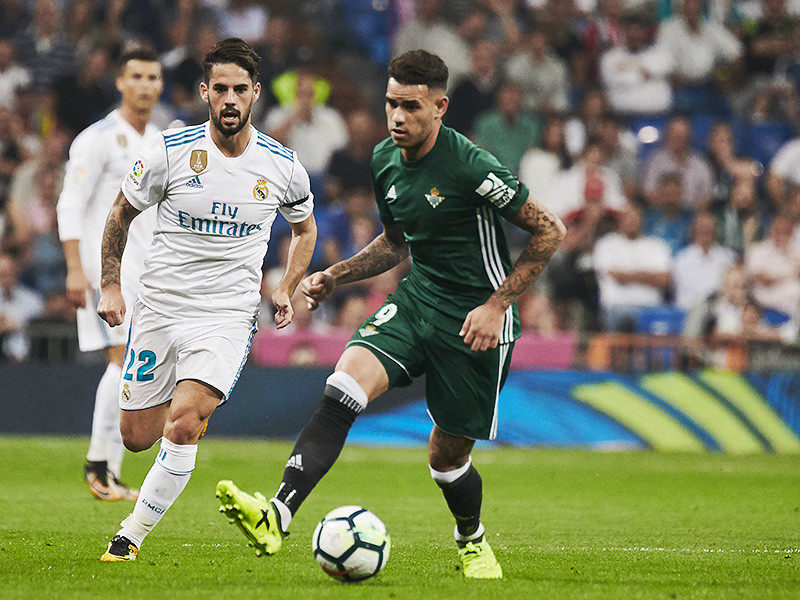 Мадридский "Реал" проиграл на своем поле "Бетису" со счетом 0:1 в матче пятого тура чемпионата Испании по футболу и не смог превзойти рекордную серию "Сантоса"