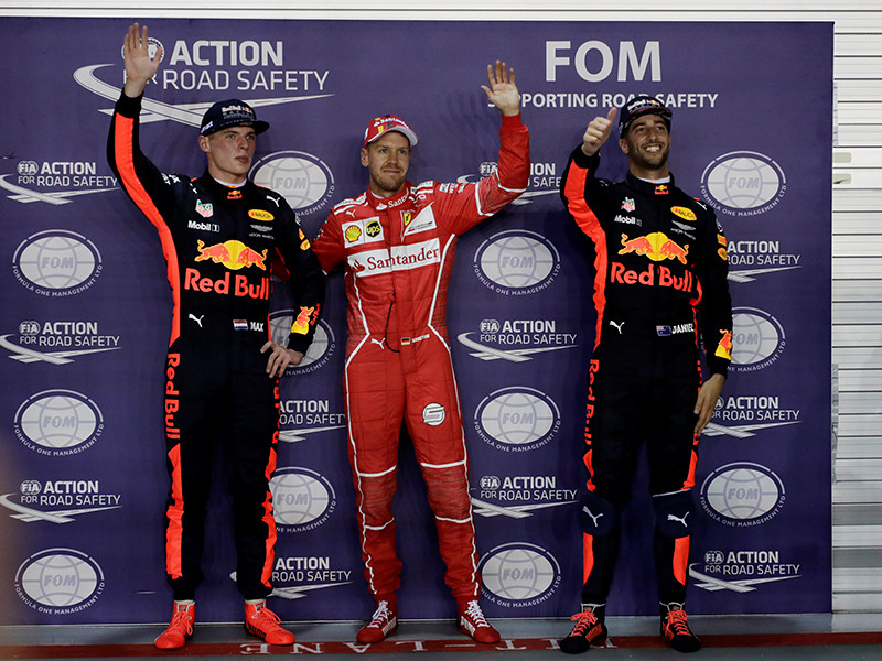 Немецкий пилот команды чемпионата мира по автогонкам в классе машин "Формула-1" "Феррари" Себастьян Феттель стал победителем квалификации Гран-при Сингапура. Немец проехал лучший круг за 1 минуту 39,491 секунды