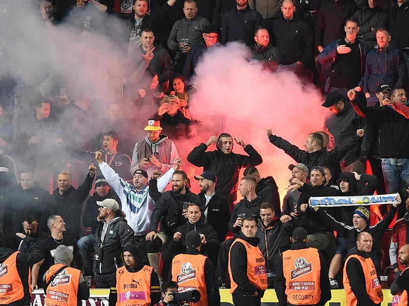 Немецкие фанаты скандировали нацистские лозунги на футбольном матче с Чехией
