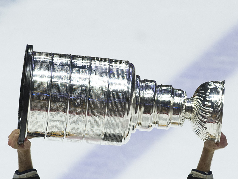 Торжественная церемония открытия памятника главному трофею Национальной хоккейной лиги Кубку Стэнли состоялась в ночь на воскресенье в столице Канады