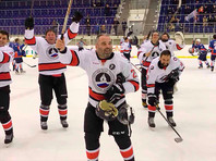 Команда "Российская пресса" не смогла обыграть в хоккей "Президентский полк"