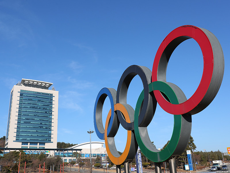 Сборная России по хоккею не может выступить на Олимпиаде 2018 года в Пхенчхане под нейтральным флагом в случае дисквалификации Олимпийского комитета России (ОКР)

