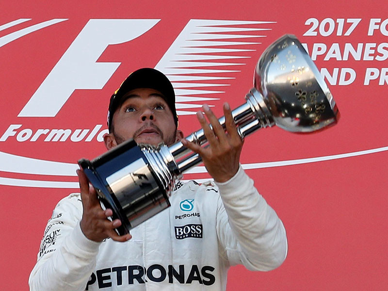 Британский гонщик "Формулы-1" Льюис Хэмилтон выиграл Гран-при Японии