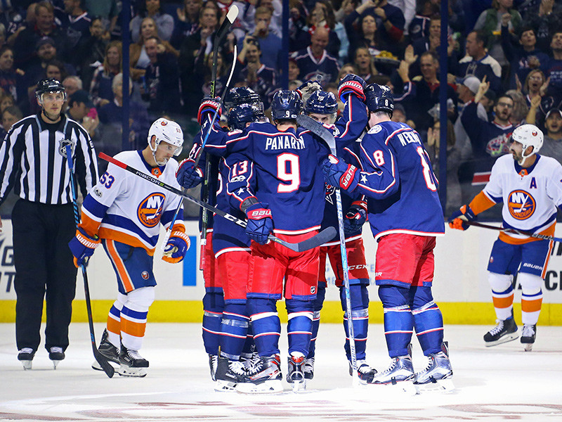 Хоккеисты "Коламбуса" одержали первую победу в новом сезоне регулярного чемпионата НХЛ, переиграв дома "Нью-Йорк Айлендерс" со счетом 5:0